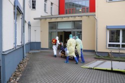 Ankunft des italienischen Patienten im Fachkrankenhaus Coswig